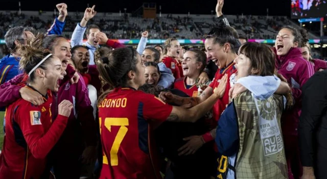 စပိန်အမျိုးသမီးဘောလုံးအသင်း၊ သပိတ်မှောက်