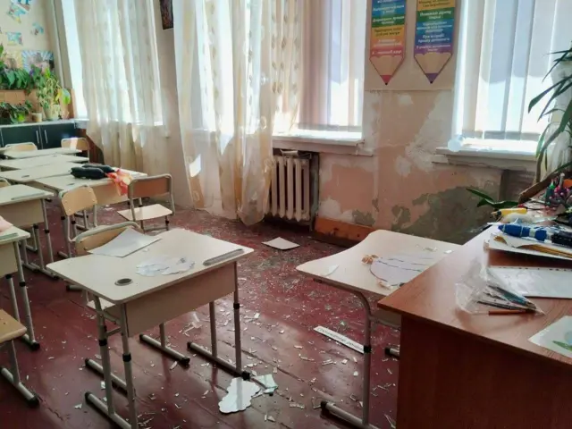 Пошкоджена ударом школа в Дінпрі 