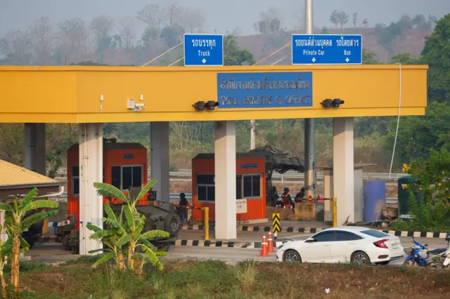 ด่านพรมแดนบริเวณสะพานมิตรภาพฯ แห่งที่ 2