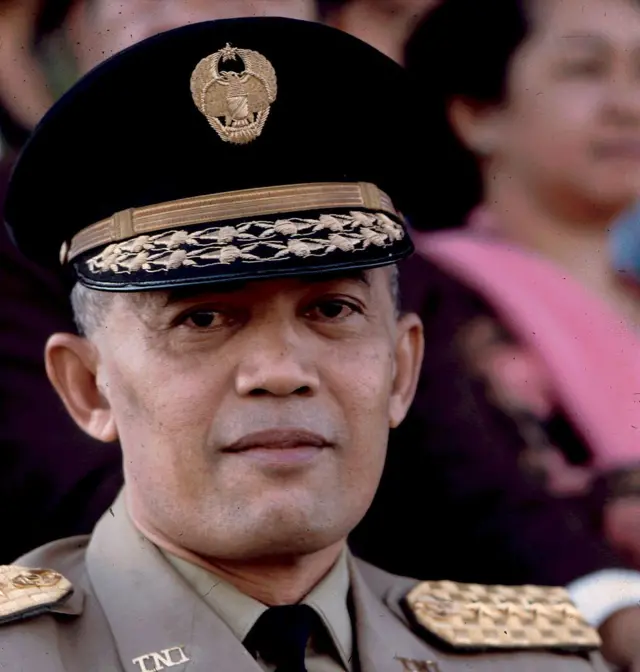 AH Nasution, dwifungsi ABRI, TNI, militer