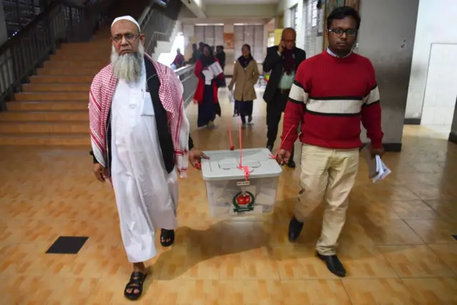 নির্বাচন 