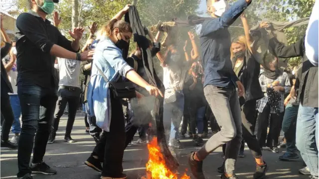 Imyiyerekano yatanguriye mu karere k'aba Kurde muri Irani ica iwkragira igihugu cose
