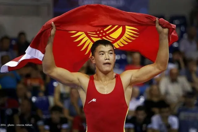 Акжол Махмудов 