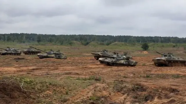 “Батыш-2021” машыгуулары маалында бронетранспортерлер чабуул койгон. Алты айга жетпеген убакытта ошол эле техника Украинага басып кирүүгө катышкан