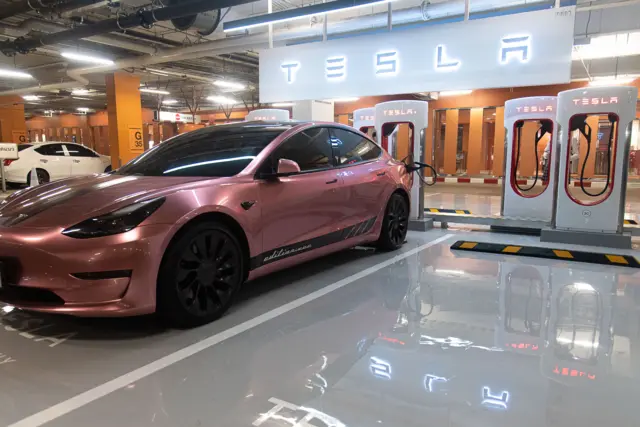 จุดชาร์จไฟฟ้าภายในห้าง