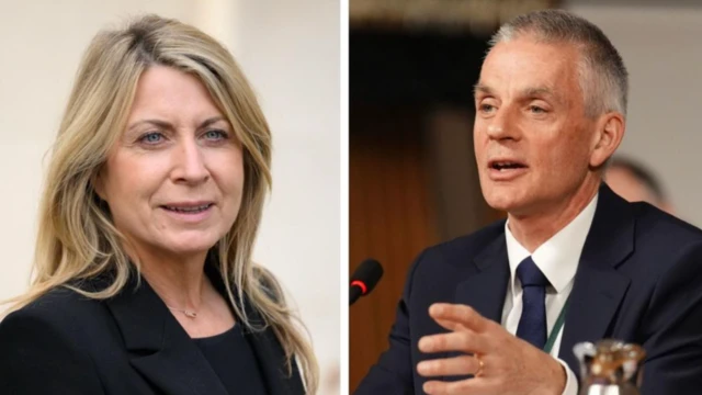 Deborah Turness (z lewej) kierowała BBC News od 2022 roku, natomiast Tim Davie (z prawej) pełnił funkcję dyrektora generalnego BBC przez ostatnie pięć lat.
