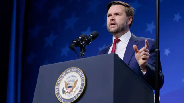 O vice-presidente americano J.D. Vance discursa durante o evento anual Café da Manhã de Oração Católica Nacional, no Centro de Convenções Walter E. Washington em Washington DC, nos Estados Unidos, no dia 28 de fevereiro de 2025