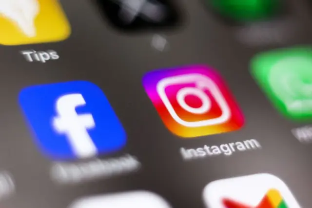 ícones do Facebook e Instagram no celular