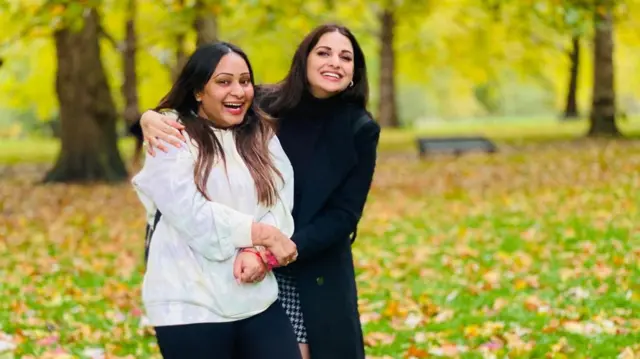 ਨਿਧੀ ਅਤੇ ਹਿਮਾਂਸ਼ੀ ਖੁਰਾਣਾ