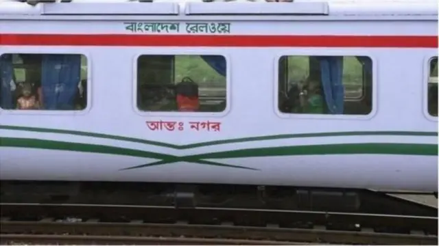 সড়ক পথের তুলনায় রেলপথে যোগাযোগ তুলনামূলক কম ব্যয়বহুল