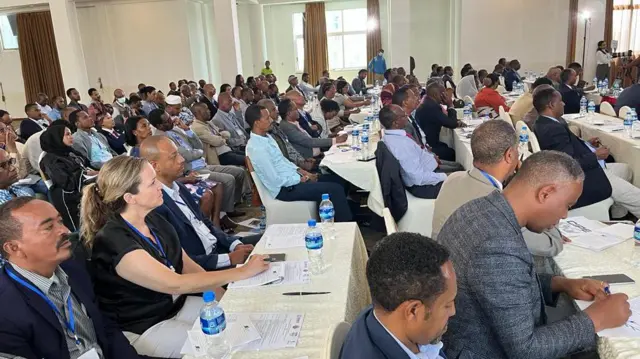 ካብ መንጎ ተሳተፍቲ 