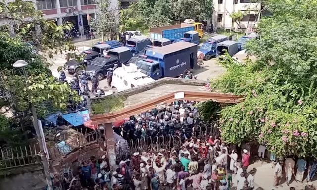 চৌঠা অগাস্ট যাত্রাবাড়ী থানার একটি ছবি