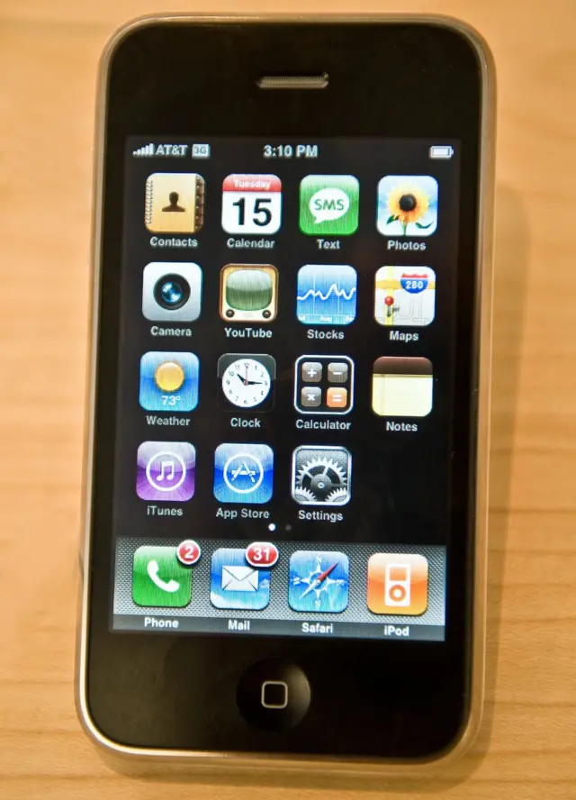 Photo de iPhone con íconos de apps en la pantalla, incluido el de mapas