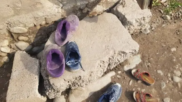 Гүлзина эки уулун жалгыз тарбиялайт