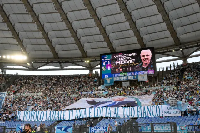 Homenaje a Sven-Göran Eriksson en el Estadio Olímpico de Roma.