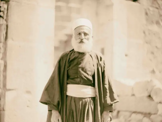 أحد العُقال الدروز في منطقة الأزرق ووادي سرحان في الصحراء العربية في الأردن، ممن لجأوا من جبل الدروز في عام 1926