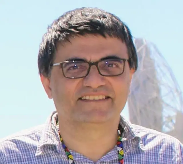 प्रो. योगेश वाडदेकर की तस्वीर