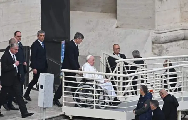 Pope Francis, wey go preside ova di funeral of im predecessor Benedict, arrive St Peter' Square.