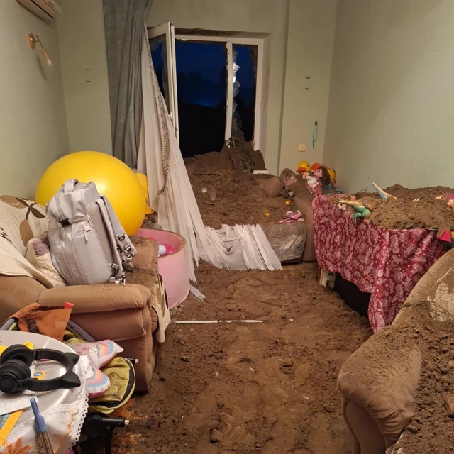 Квартира Ірини після влучання ракети у під'їзд