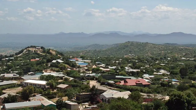 Mooyyaleen magaalaa daangaa Itoophiyaa Keeniyaarratti argamtuufi godaantonni keessuma gara Afrikaa Kibbaa imaluuf jedhan keessa qaxxaamuranidha