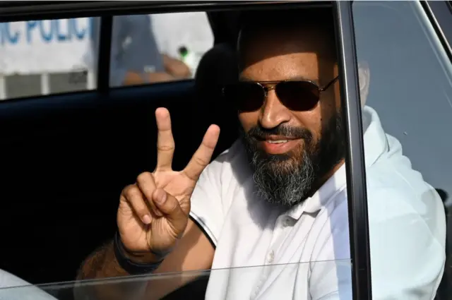 યૂસુફ પઠાણ, ઇરફાન પઠાણ, વડોદરા મહાનગર પાલિકાની જમીન, ગુજરાત હાઇકોર્ટની ટિપ્પણી, તૃણમુલ કૉંગ્રેસ સંસદસભ્ય, યતીન ઓઝા, યૂસુફ પઠાણ જમીન, બીબીસી ગુજરાતી