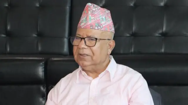 पूर्वप्रधानमन्त्री तथा नेकपा एसका अध्यक्ष माधवकुमार नेपाल