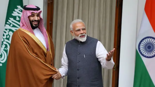 सऊदी अरब के क्राउन प्रिंस मोहम्मद बिन सलमान के साथ प्रधानमंत्री नरेंद्र मोदी (साल 2019)