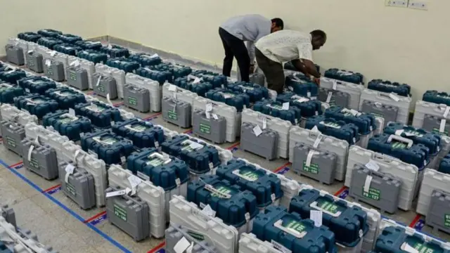 एक साथ चुनाव कराने के लिए नए ईवीएम की ख़रीददारी में एक साल से ज़्यादा वक़्त लग सकता है.