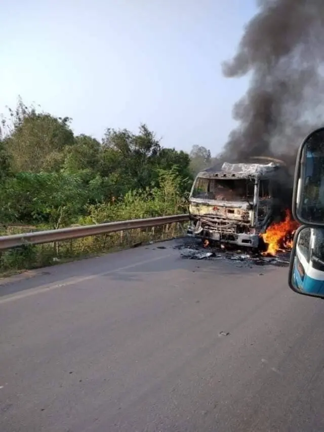 မတ်လတုန်းက မြဝတီ-ကော့ကရိတ်လမ်းမှာ မီးရှို့ခံရတဲ့ ယာဥ်တစ်စီး