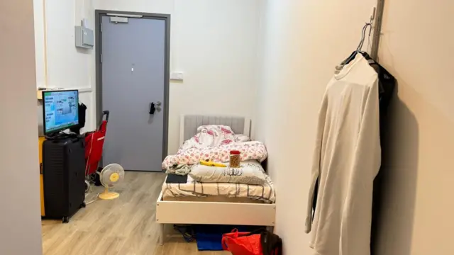 53歲的黎先生在火災後,搬到啟德的過渡性房屋「啟福居」。