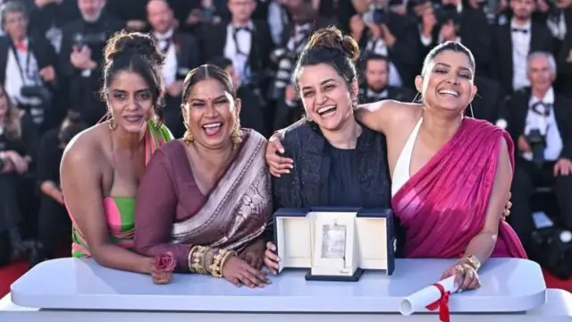 फिल्म की तीनों किरदार के साथ पायल कपाड़िया