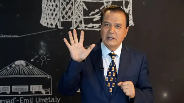 Өзбекстандын эл жазуучусу Нурали Кабул