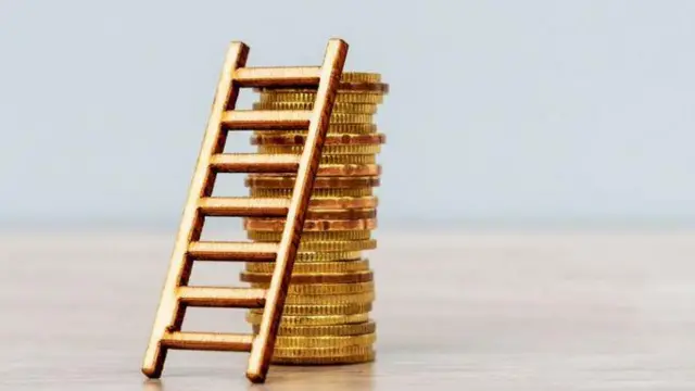 বাংলাদেশে সোনার ভরি লাখ টাকার রেকর্ড ছুঁয়েছে