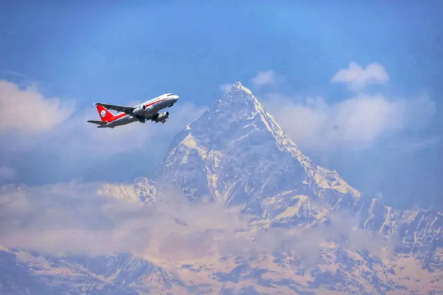 पोखरा आएको चिनियाँ सिचुआन एअरको विमान