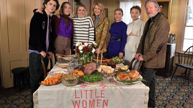 Pessoas sorrindo para fotowazambacasa com traços antigos