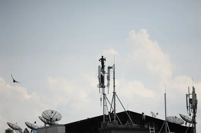 ရန်ကုန်မြို့က တယ်လီကွန်တာဝါတိုင်တစ်ခု (ပုံဟောင်း)