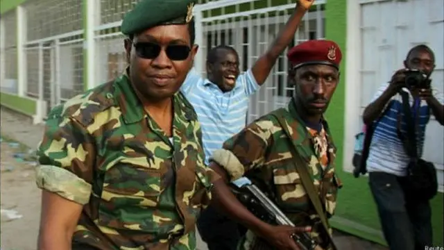 Uburundi bwagiriza u Rwanda guha indaro abashatse gutembagaza ubutegetsi mu 2015 harimwo n'uwari abarongoye Godefroid Niyombare (i bubamfu)