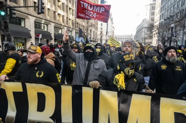 Nhóm Proud Boys tập trung ở Washington, DC vào ngày ông Trump tuyên thệ nhậm chức