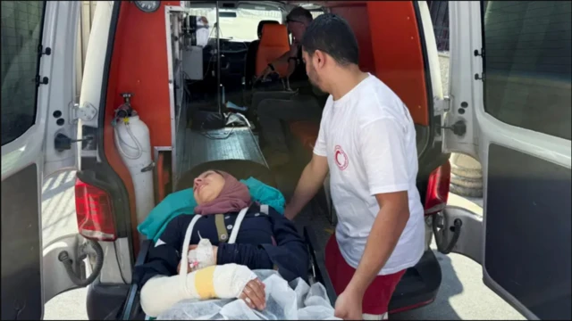 Reuters фото мухбири Ранен Савафта калтакланган ва тошбўрон қилинган