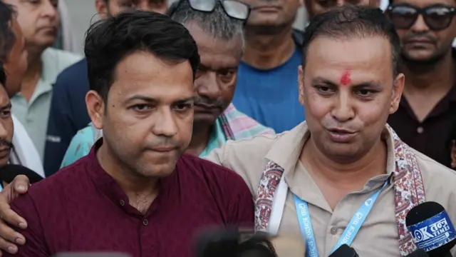 रास्वपा नेताहरू विपिनकुमार आचार्य र मनीष झा