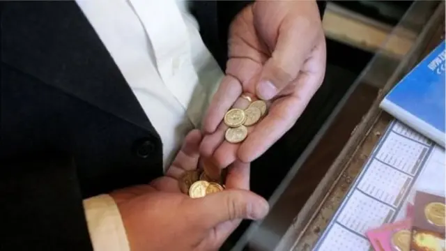 تحریم مبادلات دلاری و خرید و فروش طلا و سایر فلزات گرانبها از حدود دو هفته دیگر آغاز می شود.