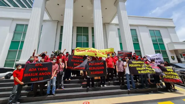 Aliansi korban investasi KSP Indosurya berdemo menutuk keadilan.