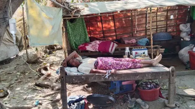 ကျန်းမာရေးမကောင်းဖြစ်နေတဲ့ ဝက်လက်မြို့နယ် စစ်ဘေးရှောင်အမျိုးသမီး