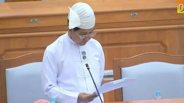 အခြေခံဥပဒေကို စကားလုံးအနည်းငယ်လောက်ကလွဲပြီး ကြီးကြီးမားမားပြင်ဆင်နိုင်ခဲ့တာမရှိခဲ့ပါဘူး။