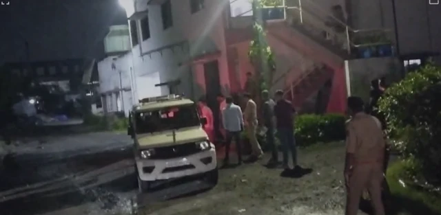 દિલ્હી પોલીસની સ્પેશયલ સેલ દ્વારા રવિવારે મોડી રાત્રે આ રેડ કરવામાં આવી હતી, જે વહેલી સવાર સુધી ચાલી હતી