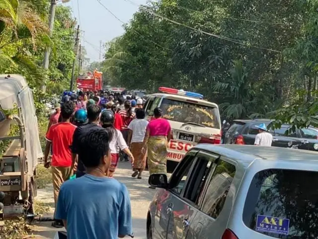 ကားကျော်တက်ပြီး ယာဉ်ကြောထဲ ပြန်ဝင်ချိန်မှာ ကားတိုက်မှု ဖြစ်ခဲ့