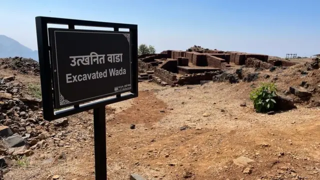 उत्खनन केलेला वाडा