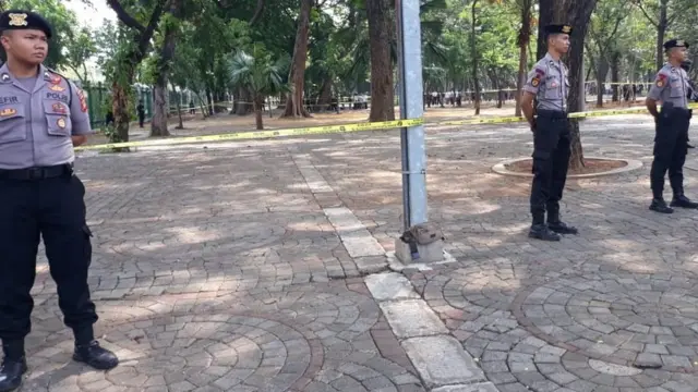 Granat asap di Monas