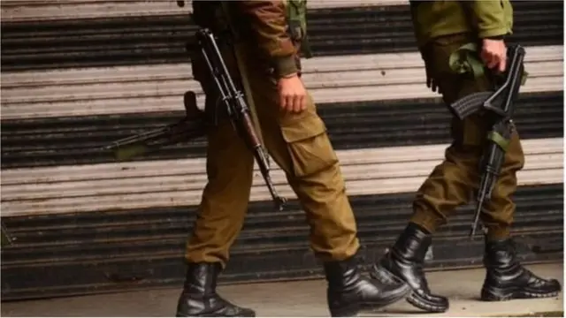 కశ్మీర్‌లో బలగాలు