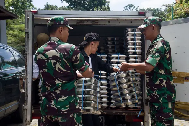 Personel TNI dikerahkan untuk membantu pelaksanaan program Makan Bergizi Gratis.